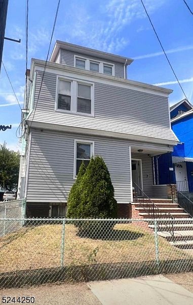 1st image of 173 Isabella Ave