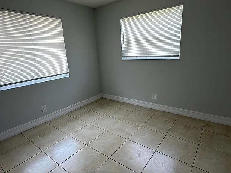 1643 NE 3rd Ave — Photo 7