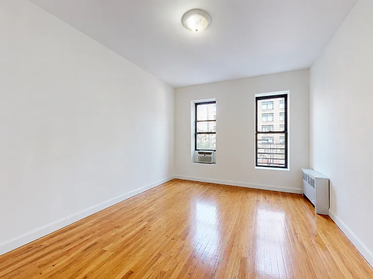 1293 1st Ave #7 — Photo 7