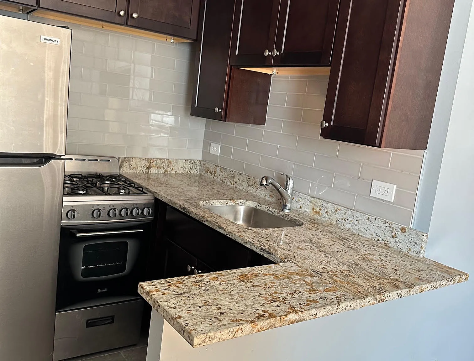 Studio, 400 sqft, $1,500 — Photo 2
