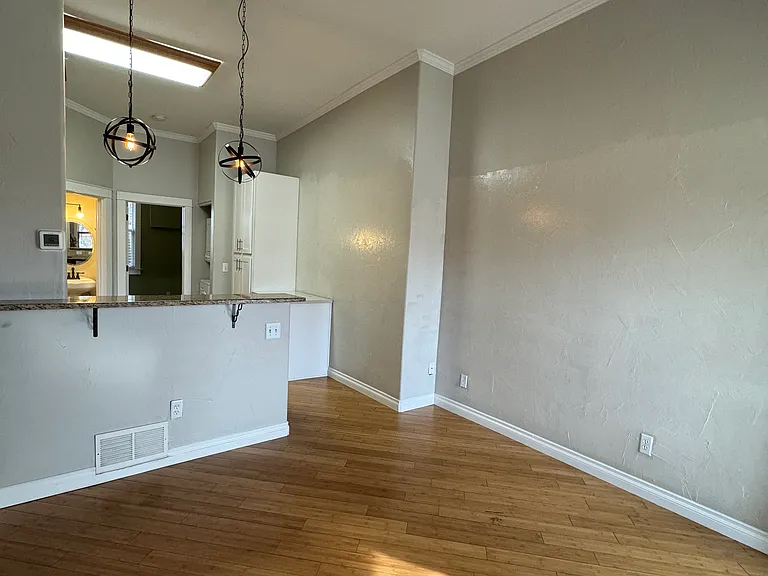 1107 W 13th Ave — Photo 3