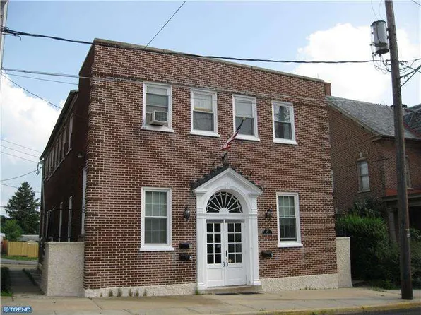 32 4th St, Pennsburg, PA 18073