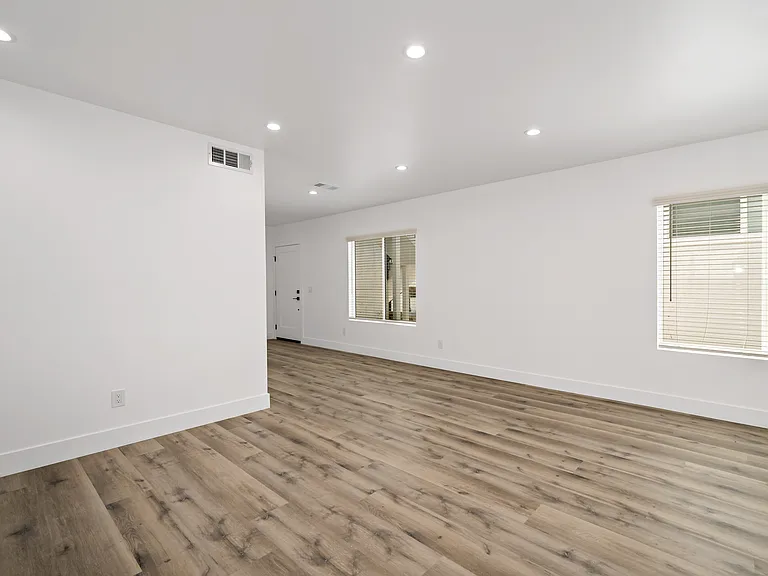 2729 Frankel St #1/2 — Photo 8