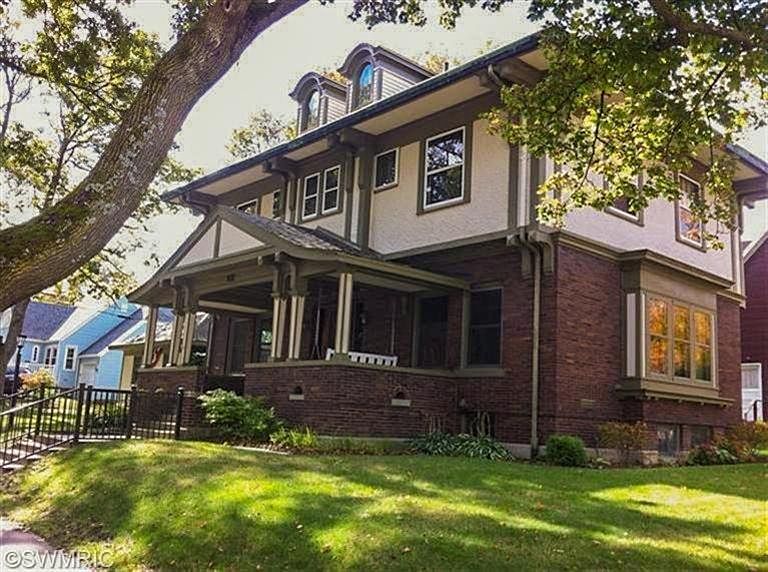 304 Oak St, Manistee, MI 49660 | Zillow