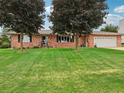 403 4th St E, Newhall, IA, 52315