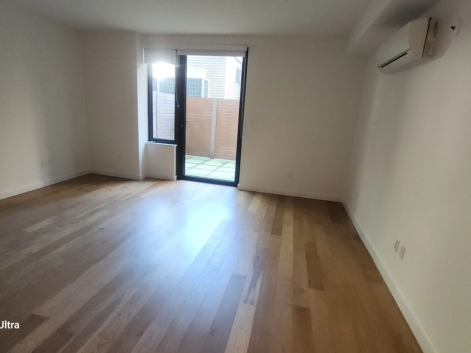 445 West 35th Street — Photo 3