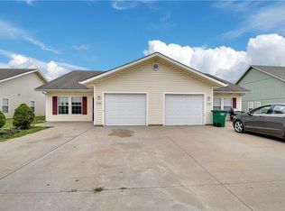 705 Meadow Ct APT A, Peculiar, MO 64078