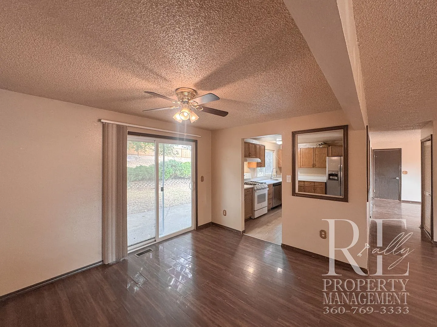 Cozy 4-Bedroom Home with Two Fireplaces, Fenced Backyard & 2-Car Garage — Photo 4