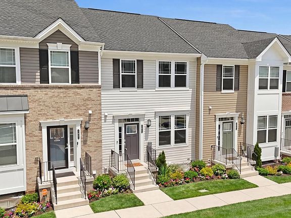 2nd image of 2403 Woodlands Rd