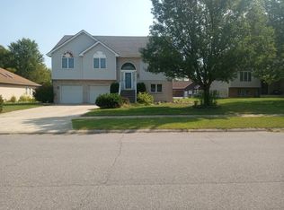 7331 Forest Ridge Dr, Schererville, IN 46375