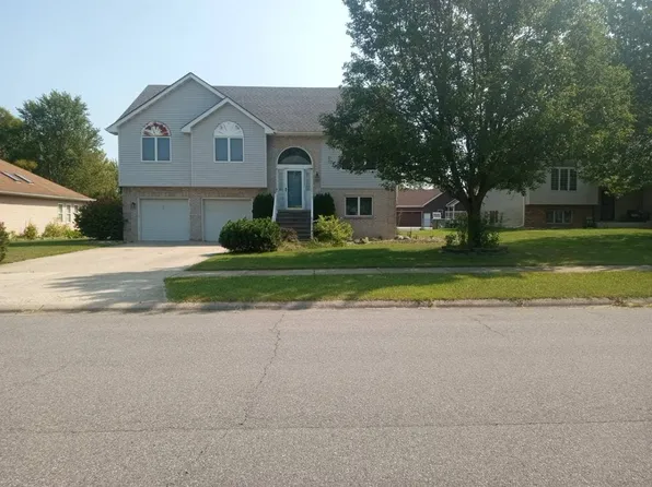 7331 Forest Ridge Dr, Schererville, IN 46375