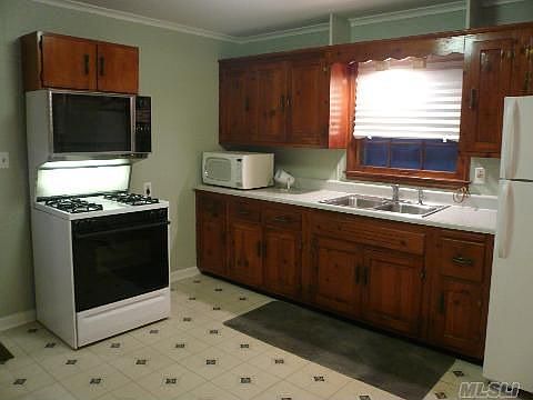 3rd image of 309 Hughes St