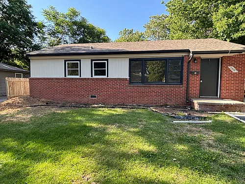 7301 E Castle Dr Photo 1