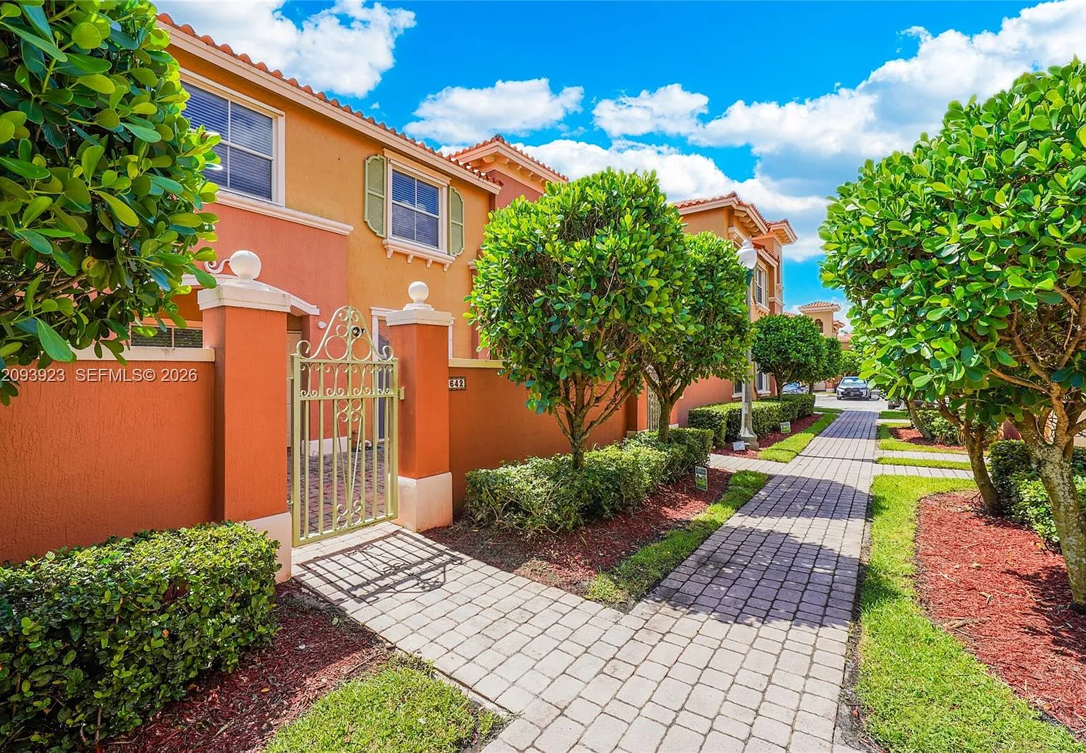 Hampton Isles Condo — Photo 2