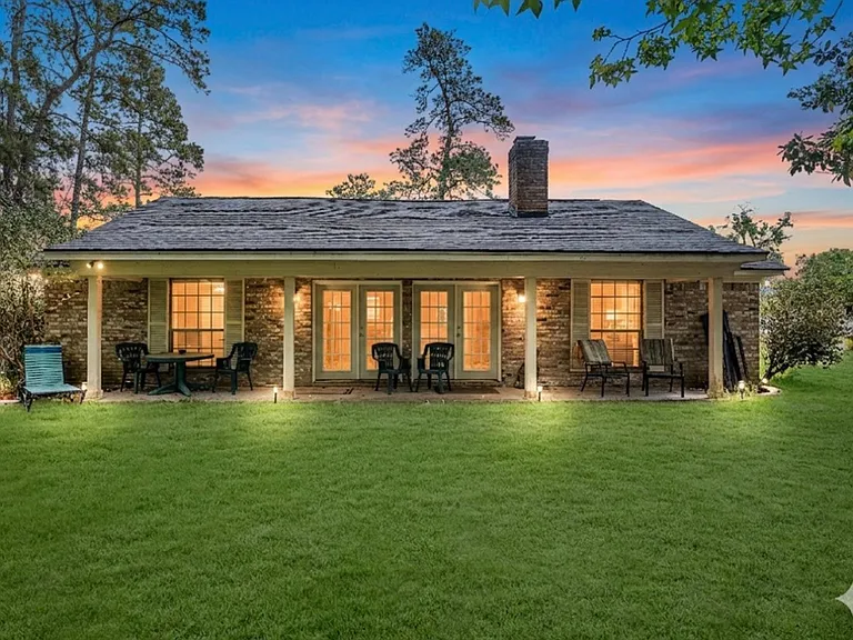 635 Chapel Hill Dr — Photo 2