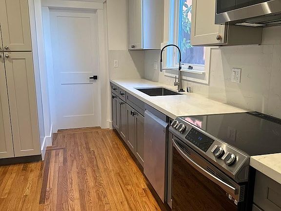 Brand new complete kitchen with induction stove