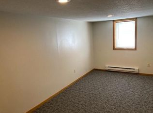 1016 Litchfield Ave SW APT 1, Willmar, MN 56201