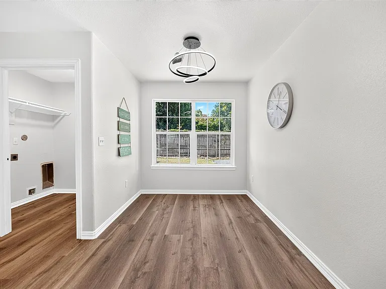 1302 Shearn St — Photo 16