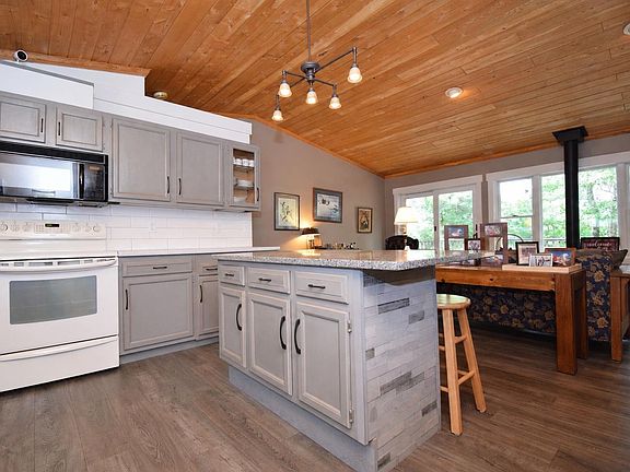 5th image of 29923 Cranberry Ln