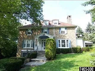 1641 S George St photo 1