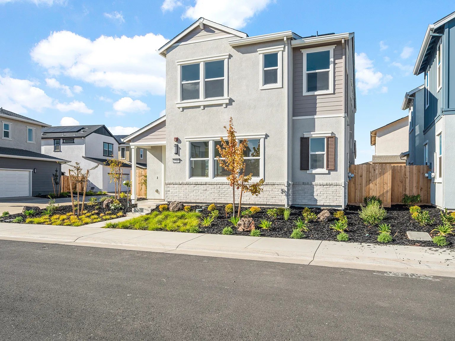 3 bed, 2.5 bath, 1734 sqft, $2,990 — Photo 4