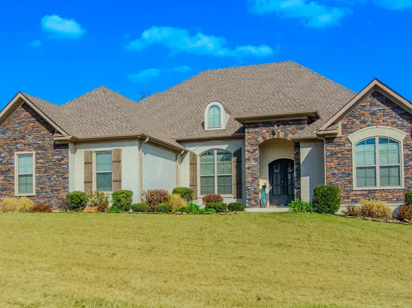 9800 Oak Heights Dr, Sherwood, AR 72120