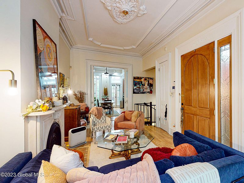 3rd image of 328 Hudson Avenue