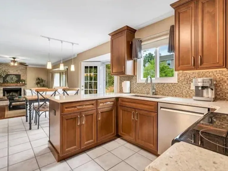 989 Oakwood Farms Ln — Photo 10