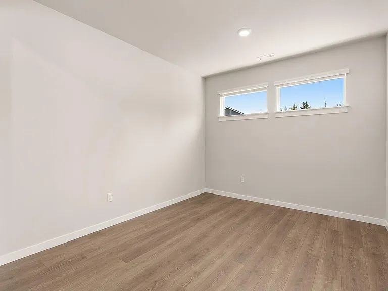 11010 33rd St NE — Photo 11