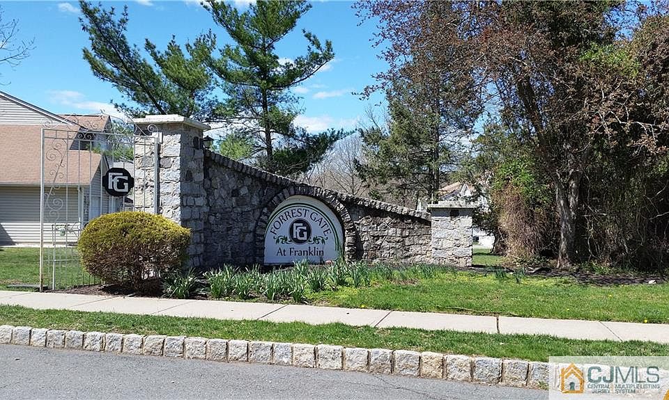 2nd image of 1093 Oakcroft Ln