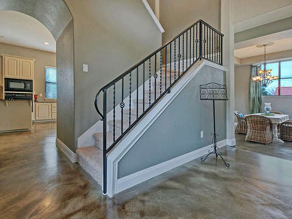 4th image of 6 Monarch Oaks Ln