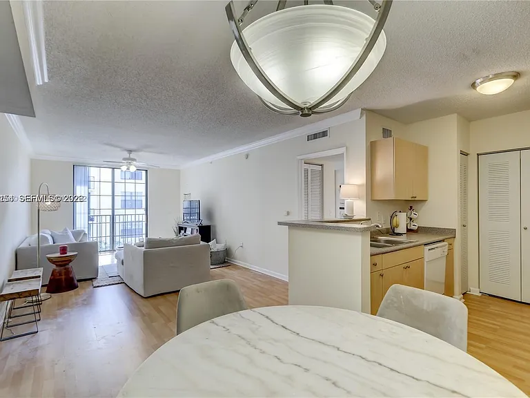 1919 Van Buren St #620A — Photo 13