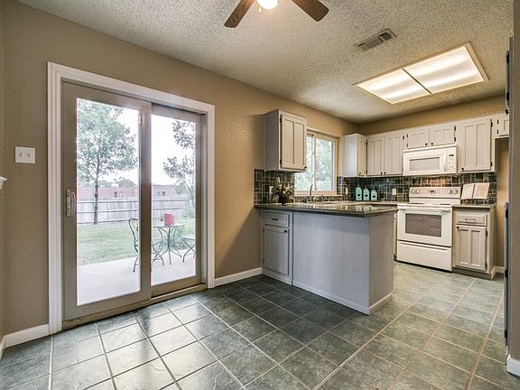 3rd image of 6208 Blossom Dr