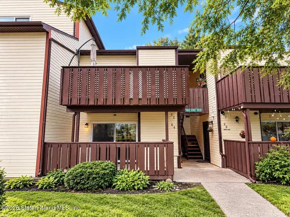 64 Timber Ridge Dr, Staten Island, NY 10306