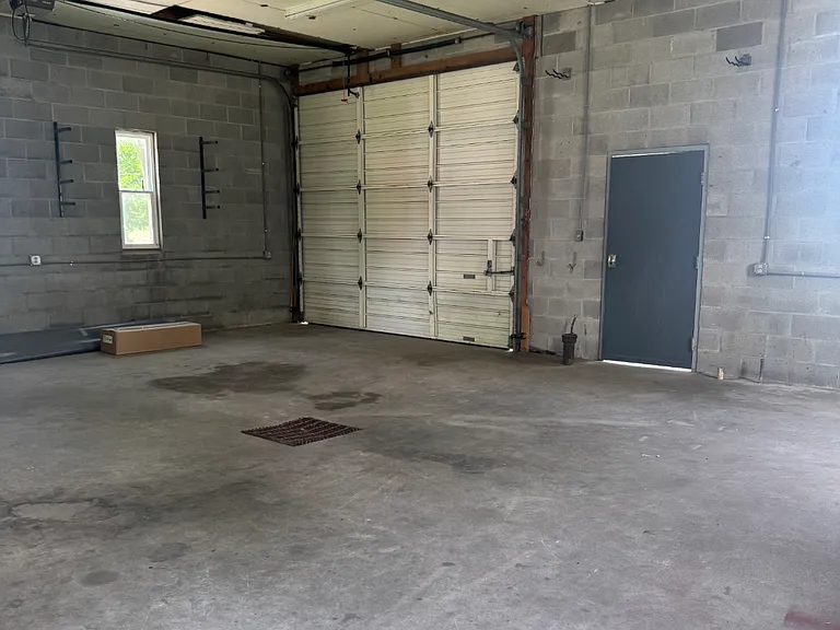 624 Terry Ln — Photo 3