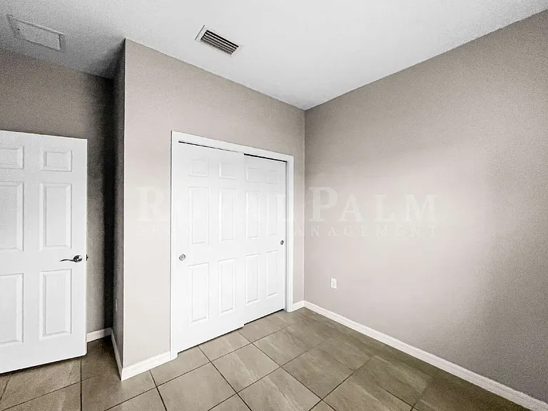 1322 Trafalgar Pkwy — Photo 16