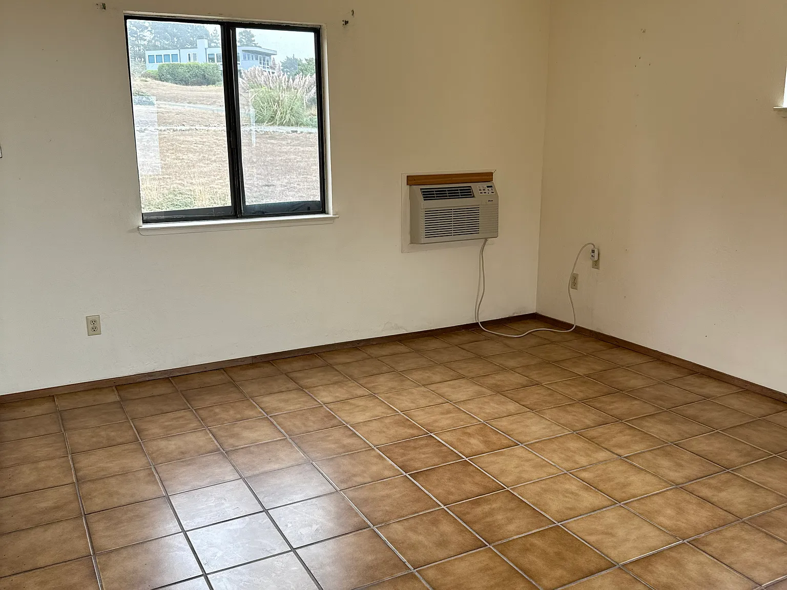 3 bed, 1275 sqft, $2,400 — Photo 4