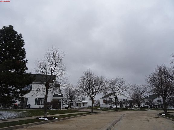 3rd image of 725 Fieldcrest Dr Unit B