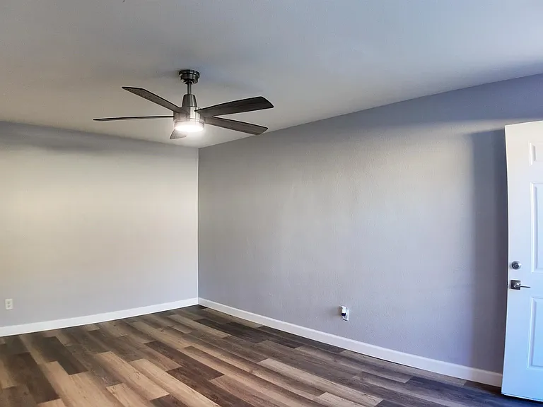 3934 Marine View Ave #39343934-1/2 — Photo 12