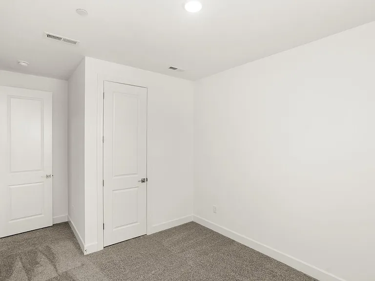 320 Lynwood Station Blvd — Photo 20