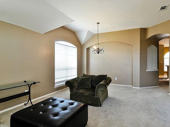 The dining room has a cut out in the wall which is perfect for a china cabinet. The arched doorway o