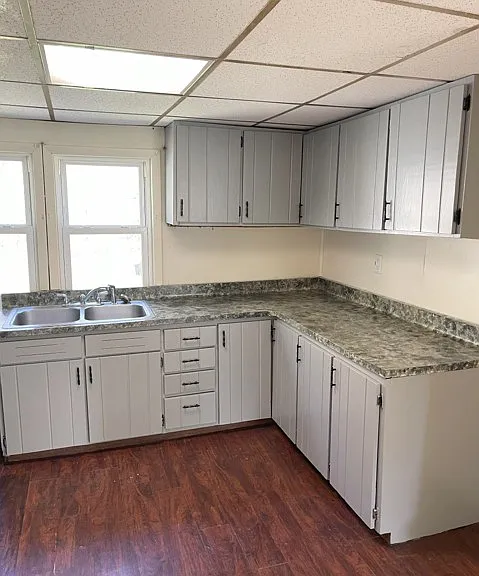 209 Park Dr — Photo 1