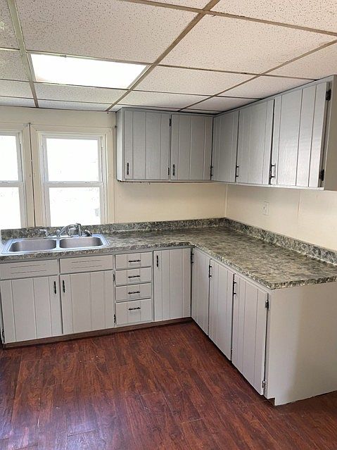 1st image of 209 Park Dr