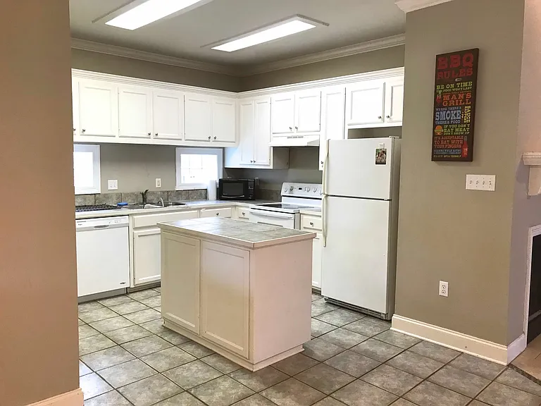 5684 Ducros Dr — Photo 6
