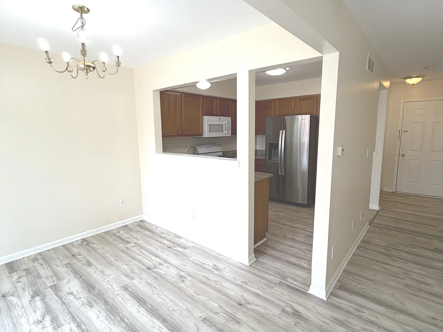 2 bed, 1.5 bath, 1121 sqft, $1,900 — Photo 3