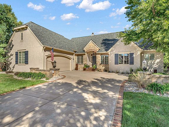 2nd image of 1010 SW Exmoor Ln