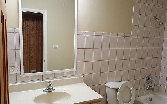4th image of 1334 Kingsbury Dr Unit 2