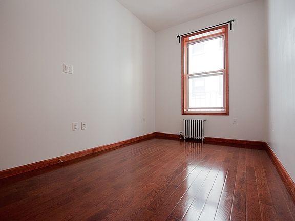 5th image of 95 Elizabeth St #1B