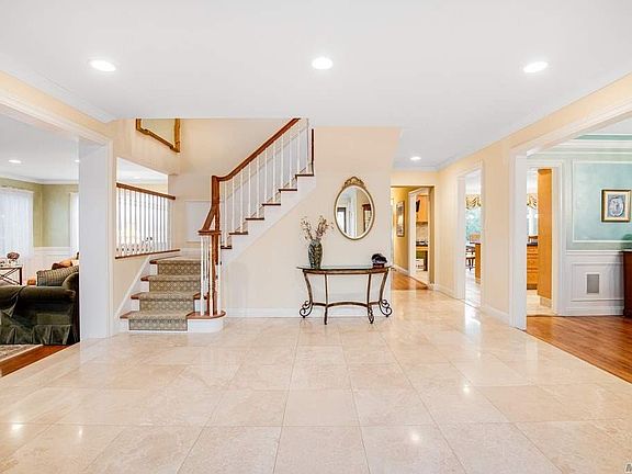 4th image of 9 Woods Dr