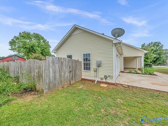 4th image of 107 Tanner Cove Cir